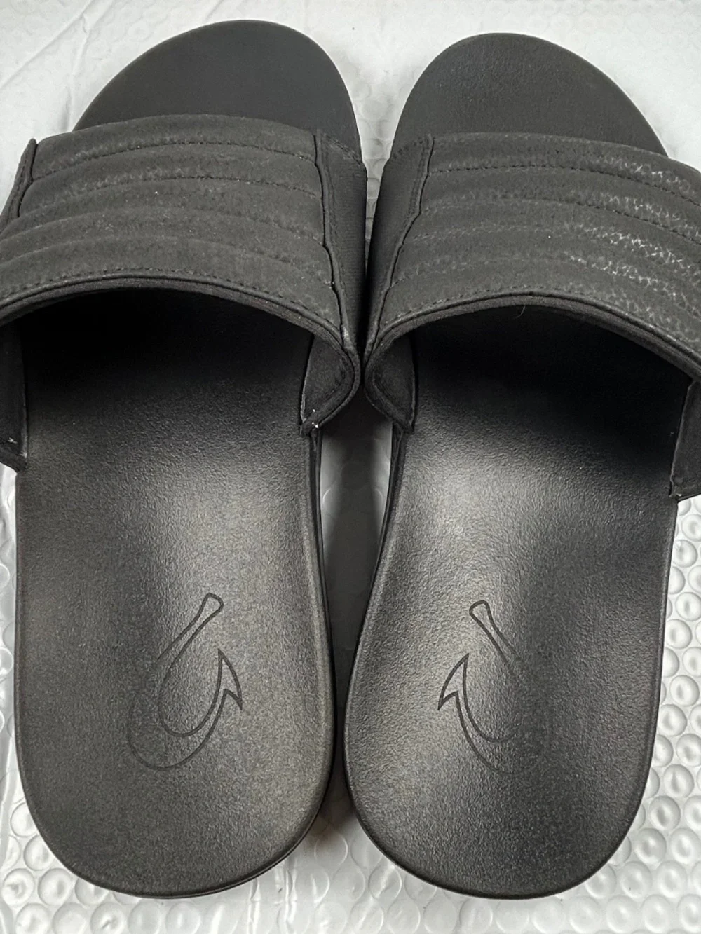 OluKai Maha Olu Men's Slide Sandals Black Quilted Waterproof Slides Size 9